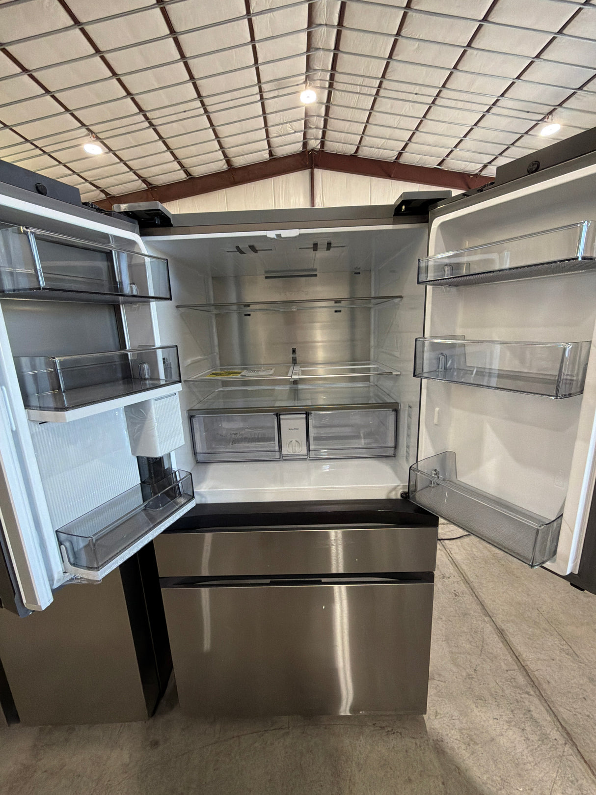 T8ID22 - Samsung RF29BB8600QLAA Bespoke 4-Door French Door Refrigerator