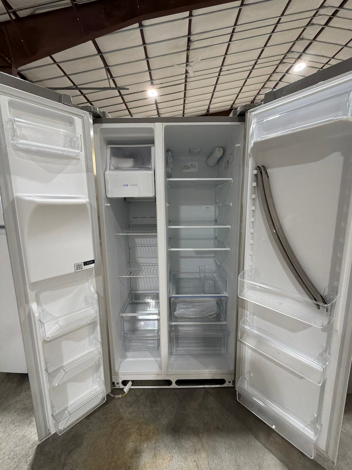 T6ID40 - Frigidaire - 25.6 Cu. Ft. 36'' Standard Depth Side by Side Refrigerator - Stainless Steel FRSS2623AS