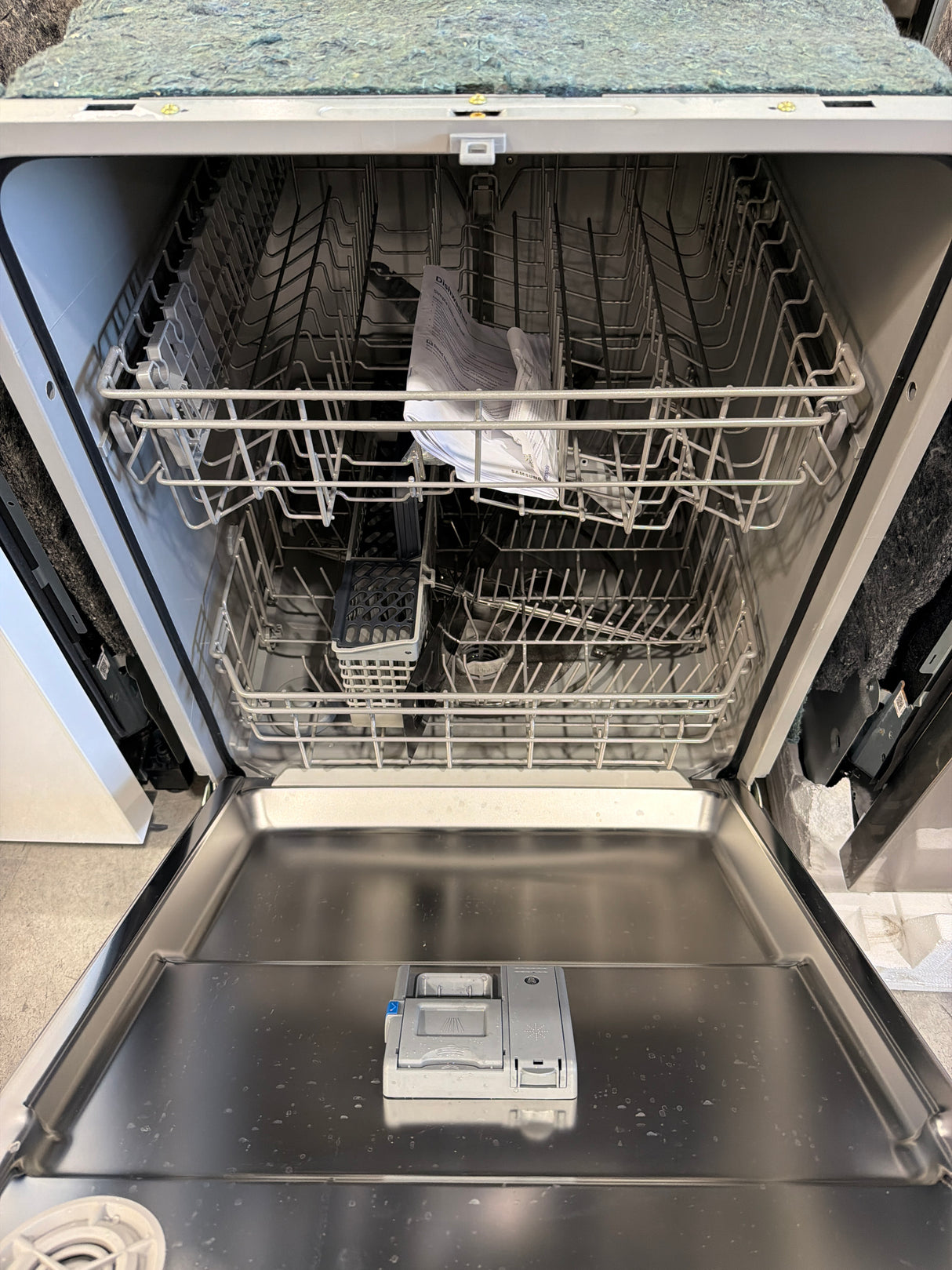 T8ID13 - Samsung DW80CG4021SR/AA Built-In Dishwasher