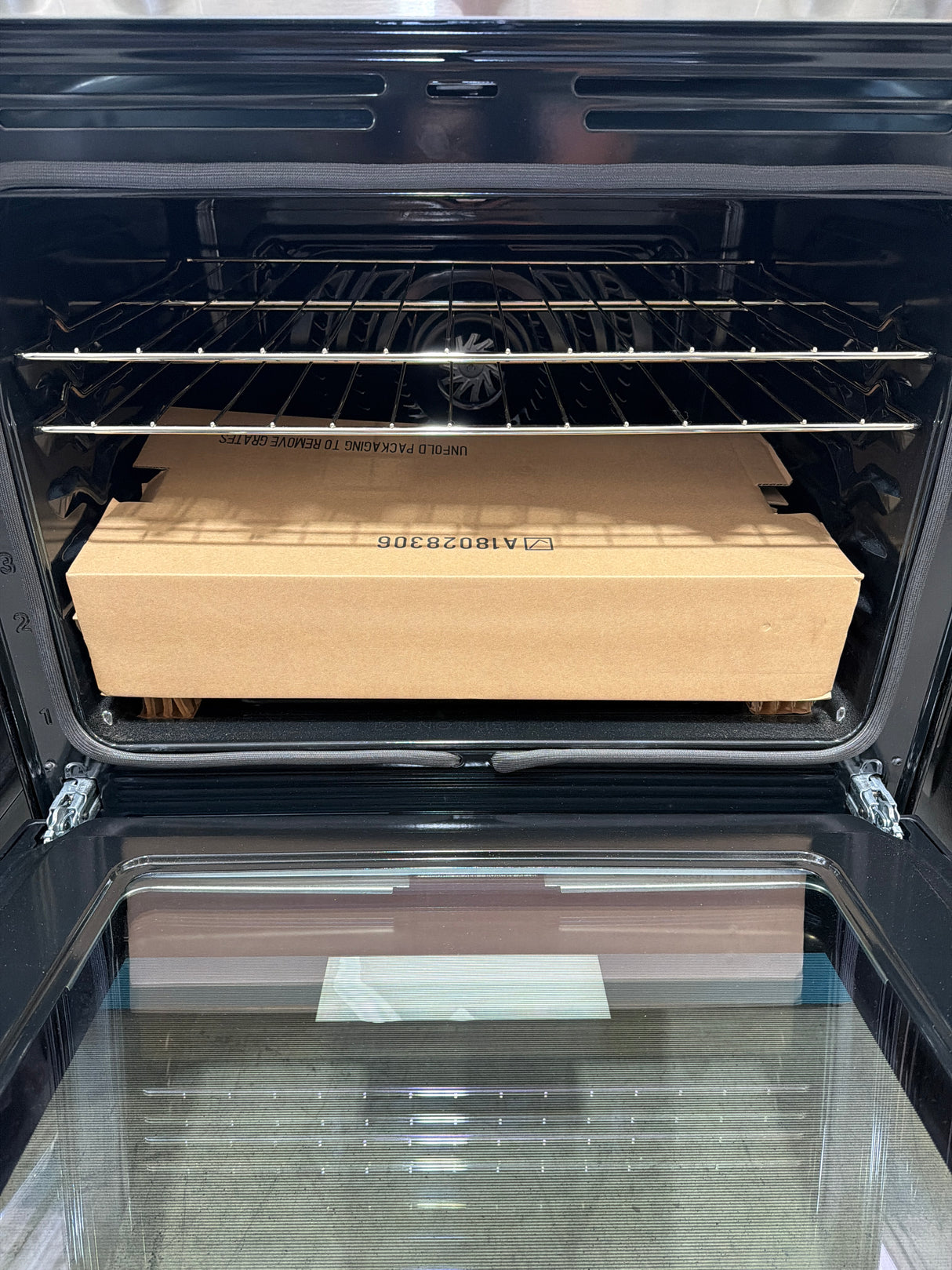 T9ID06 - Frigidaire FCRG3083AS Gas Range