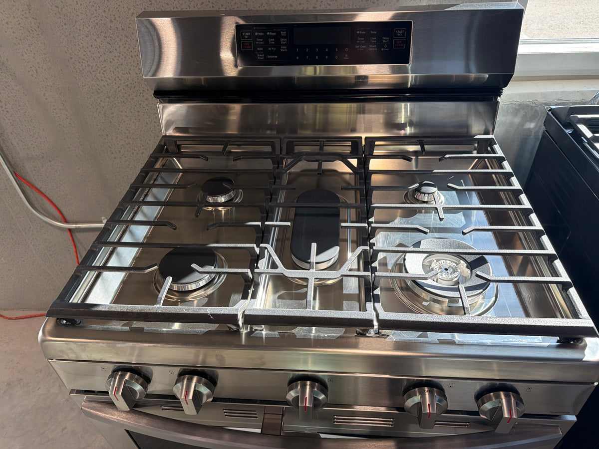 Samsung 6.0 cu ft Smart Gas Range with Air Fry & Convection NX60A6751SS/AA – T2NP24