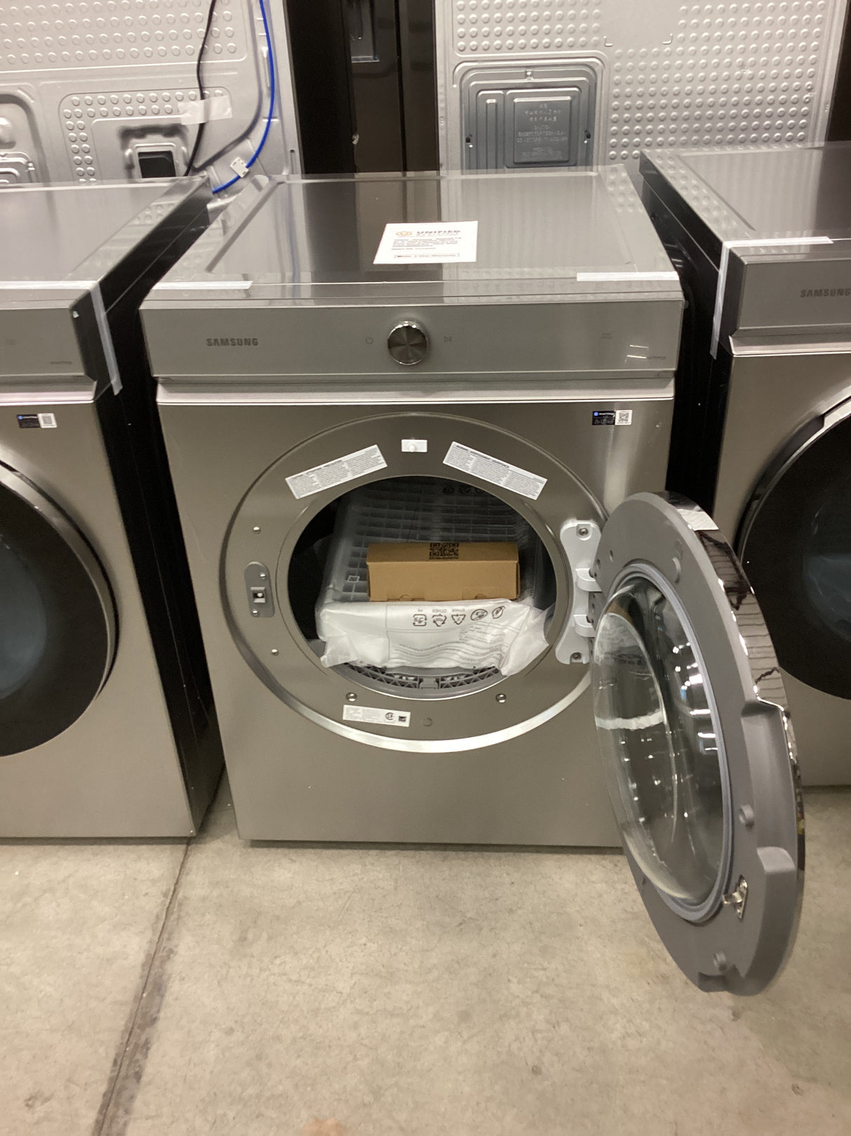 T3ID12 - Samsung - Bespoke 7.6 cu. ft. Ultra Capacity Electric Dryer with AI Optimal Dry and Super Speed Dry - Silver Steel DVE53BB8900TA3
