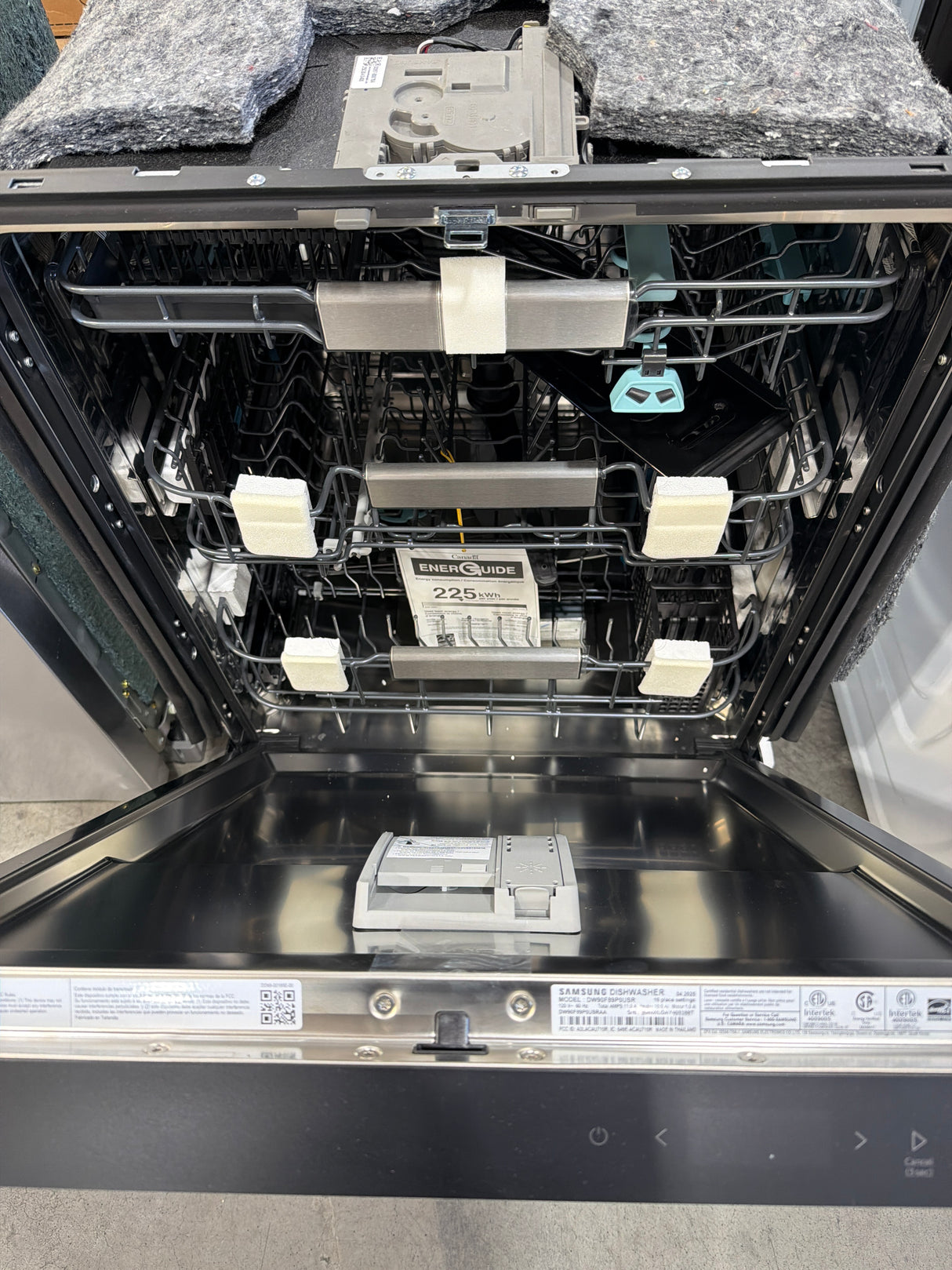 T8ID14 - Samsung DW90F89P0USR/AA Smart Built-In Dishwasher