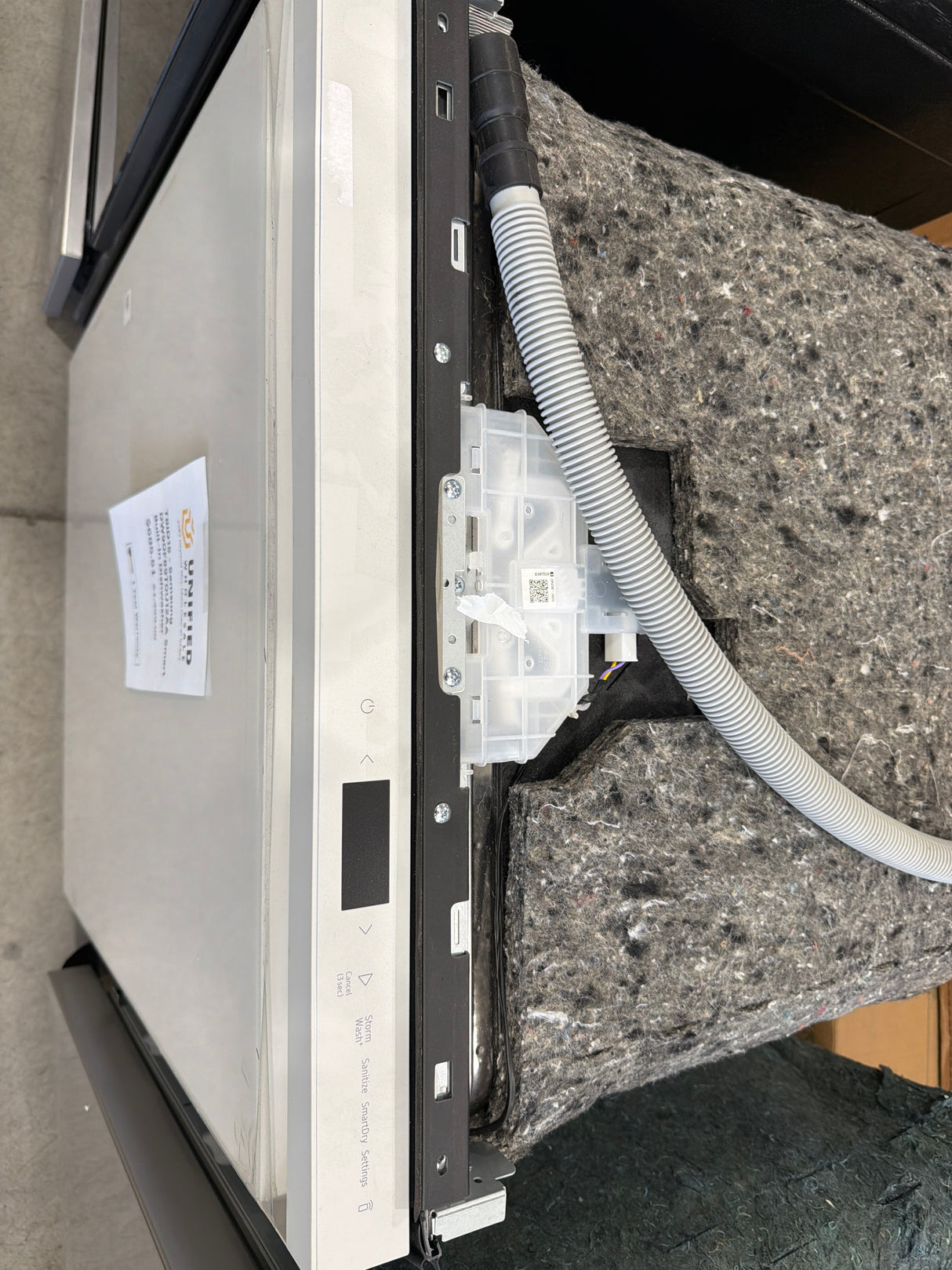 T8ID15 - Samsung DW90F89T0U12AA Smart Built-In Dishwasher