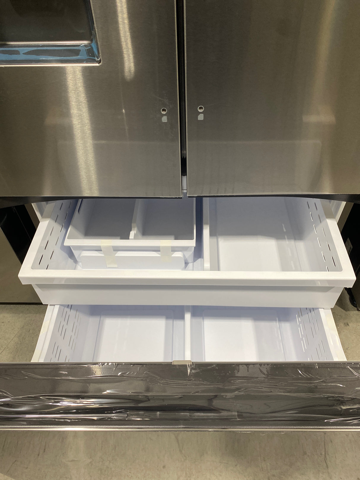T12ID19 - Samsung RF32CG5B30SRAA 31 cu. ft. French Door Refrigerator