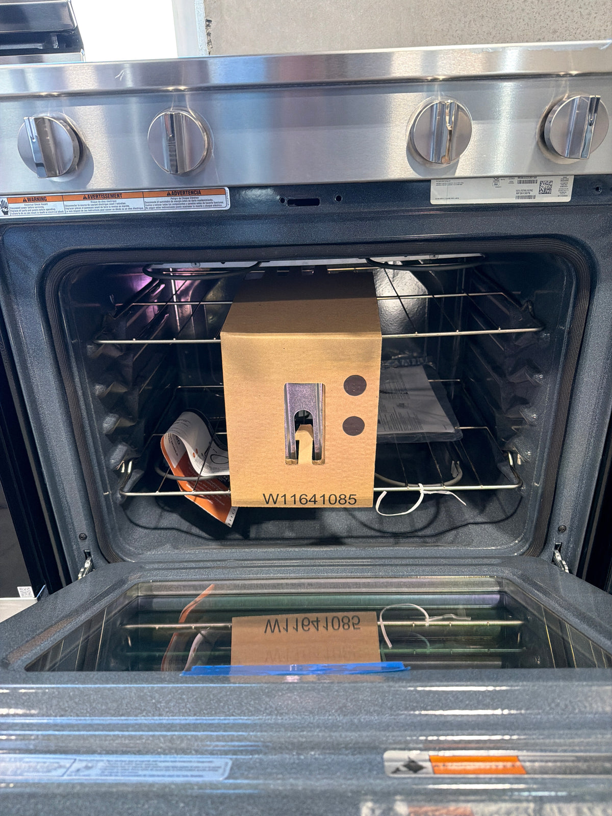 Whirlpool 30 in. 5-Element Slide-In Electric Range WSES3330TS - scratch and dent, Nampa ID (photo 4)