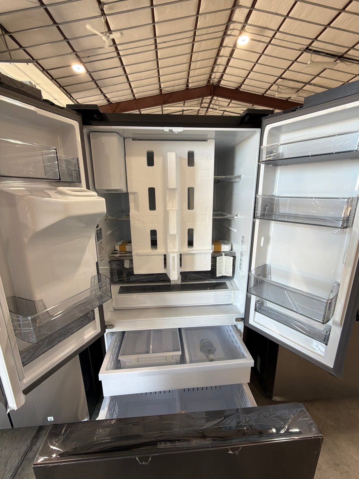 T8ID23 - Samsung RF32CG5400MTAA French Door Refrigerator