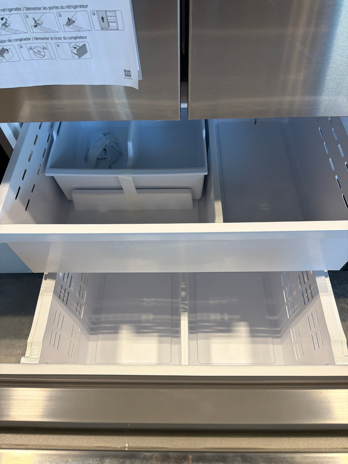 Samsung 25 cu ft French Door Refrigerator with Beverage Center RF25C5551SR/AA – T2NP25