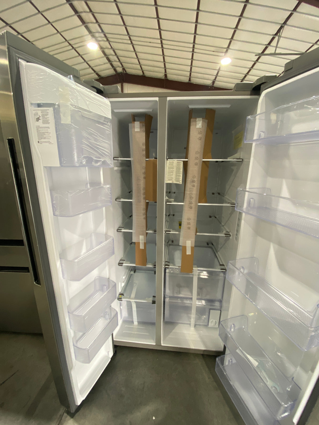 T11ID34 Samsung 28 cu ft Smart Side-by-Side Refrigerator RS28A500ASR