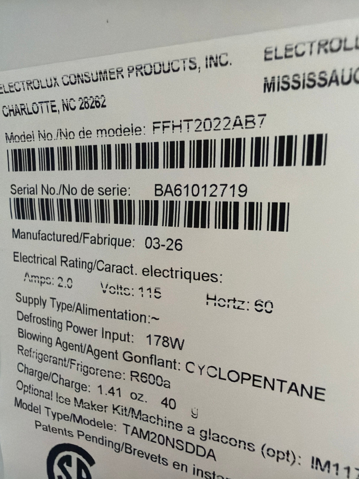 T9ID14 - Frigidaire FFHT2022AB Top Freezer Refrigerator