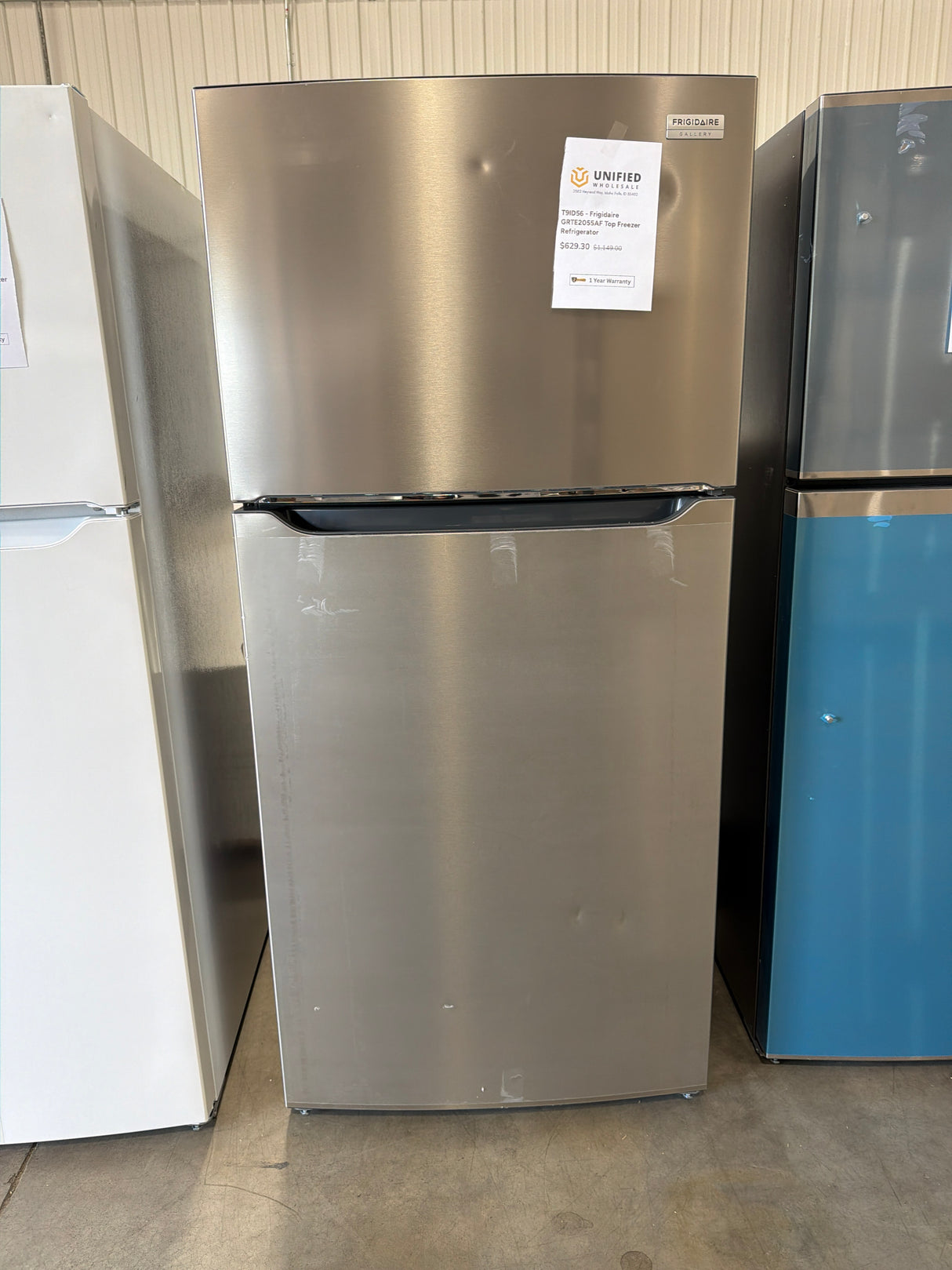 T9ID56 - Frigidaire GRTE2055AF Top Freezer Refrigerator