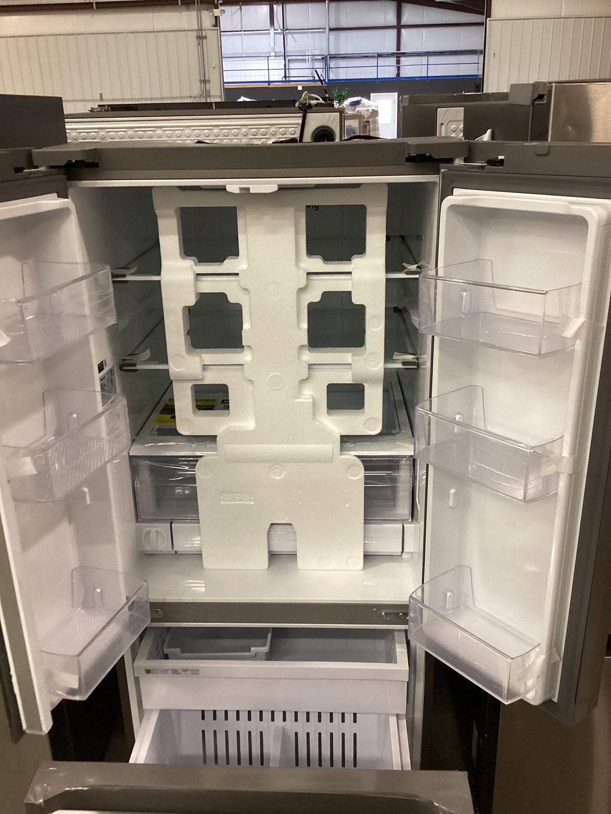 T1ID18 SAMSUNG Standard-Depth 22.1-cu ft 3 -Door 29.88-in Wide Smart Compatible French Door Refrigerator RF22A4121SR/AA