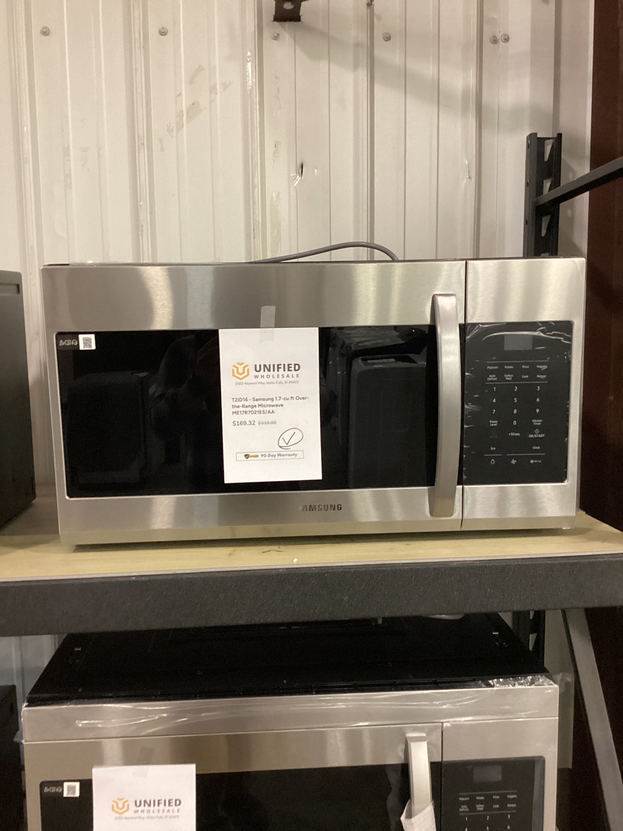 T2ID16 - Samsung 1.7-cu ft Over-the-Range Microwave ME17R7021ES/AA
