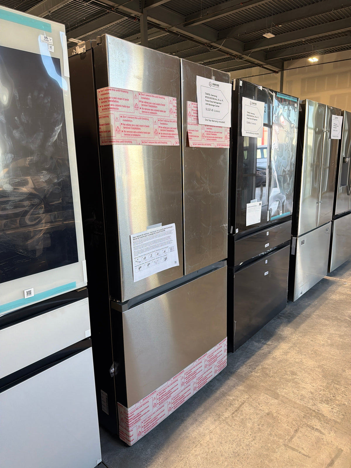 Samsung 25 cu ft French Door Refrigerator with Beverage Center RF25C5551SR/AA – T2NP25