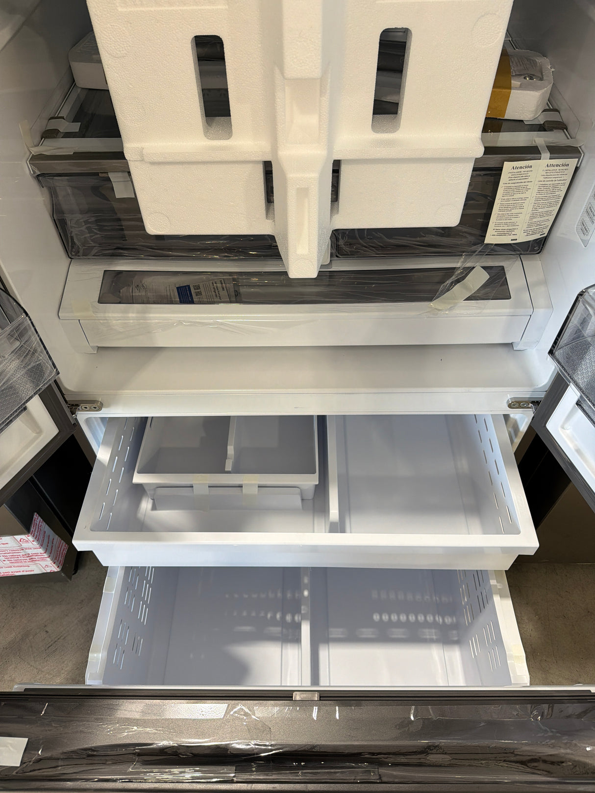 T8ID24 - Samsung RF32CG5B30SRAA Bespoke French Door Refrigerator