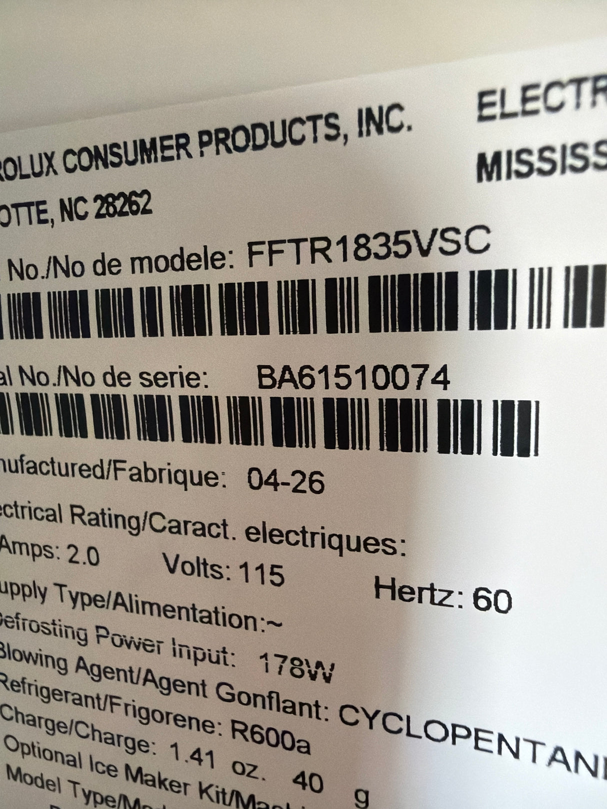 T9ID17 - Frigidaire FFTR1835VS Top Freezer Refrigerator