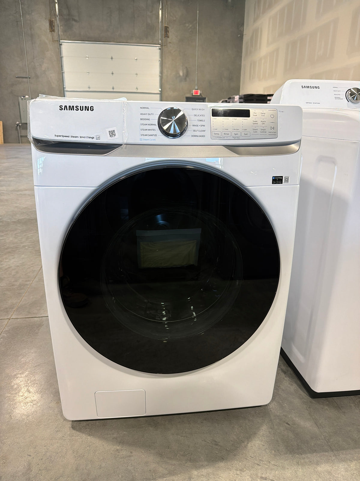 Samsung 4.5 cu ft Smart Front Load Washer WF45B6300AW/US – T2NP35