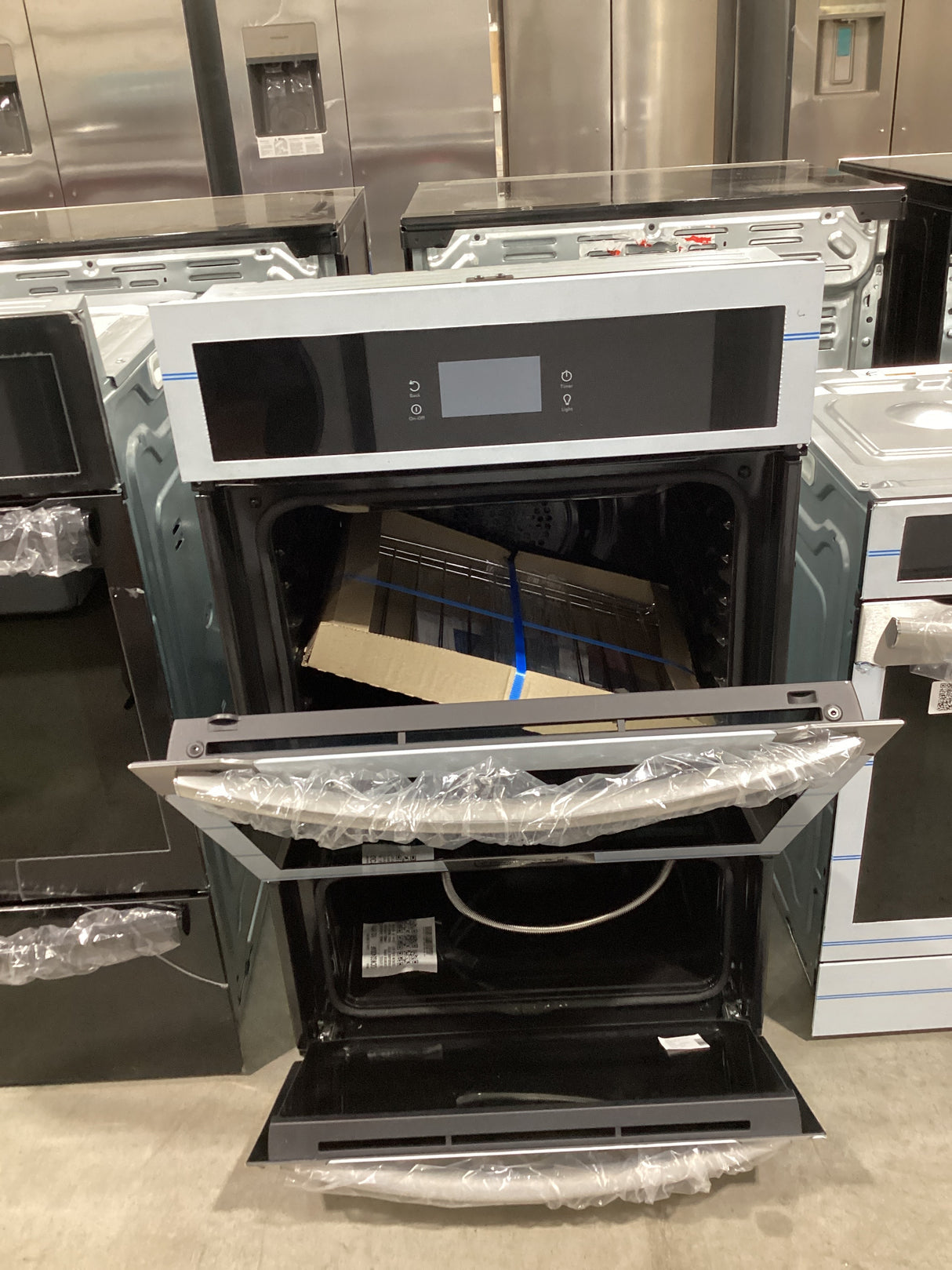 T5ID39 Frigidaire Gallery - 24" Single Gas Wall Oven with Air Fry - Stainless Steel GCWG2438AF