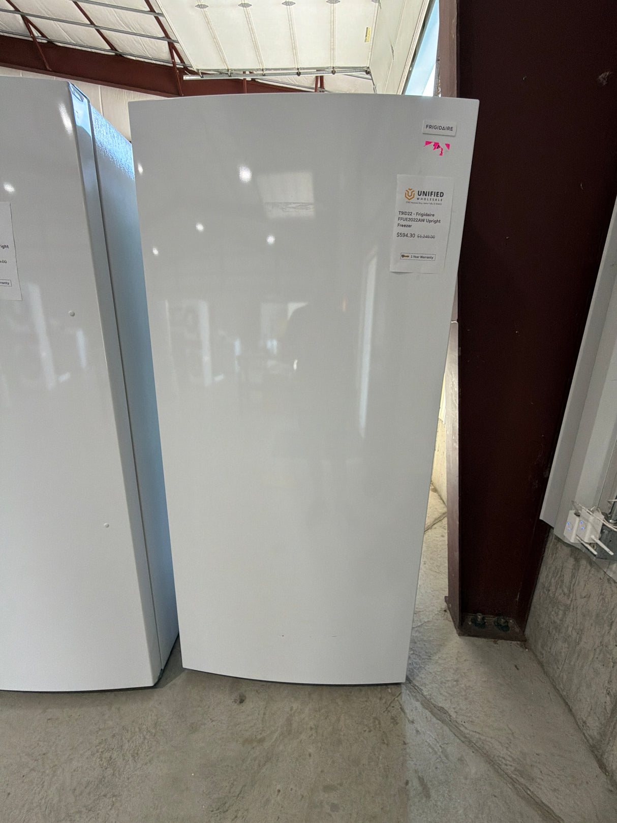 T9ID22 - Frigidaire FFUE2022AW Upright Freezer