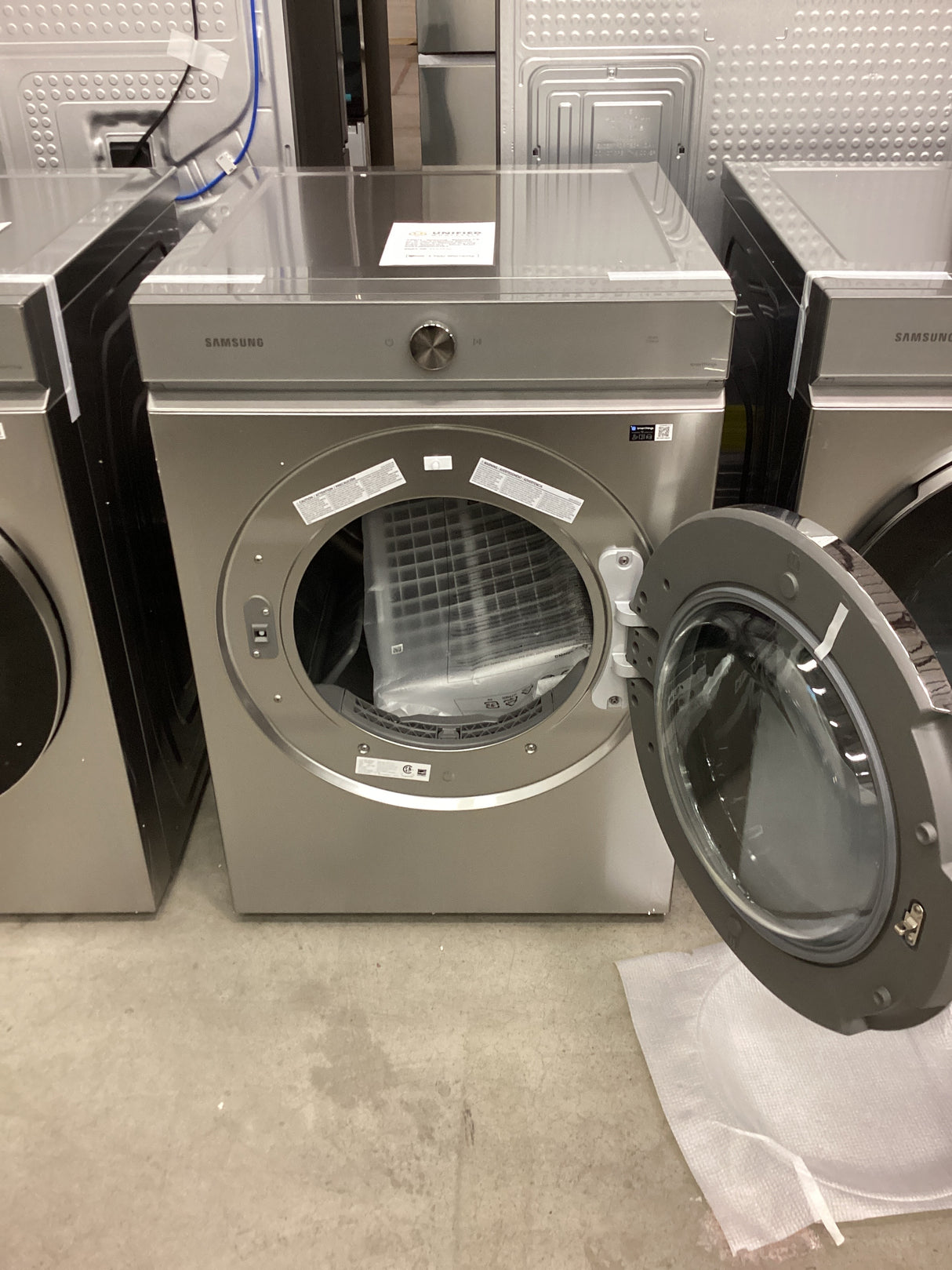 T3ID13 - Samsung - Bespoke 7.6 cu. ft. Ultra Capacity Electric Dryer with AI Optimal Dry and Super Speed Dry - Silver Steel DVE53BB8900TA3