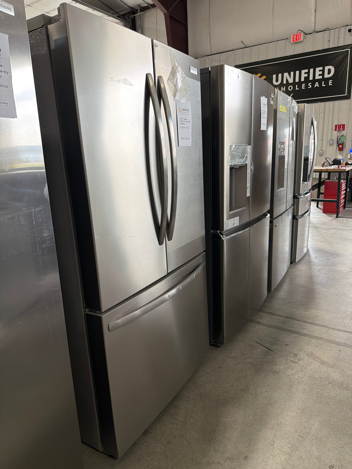 T9ID47 - Frigidaire GRFG2353AF French Door Refrigerator