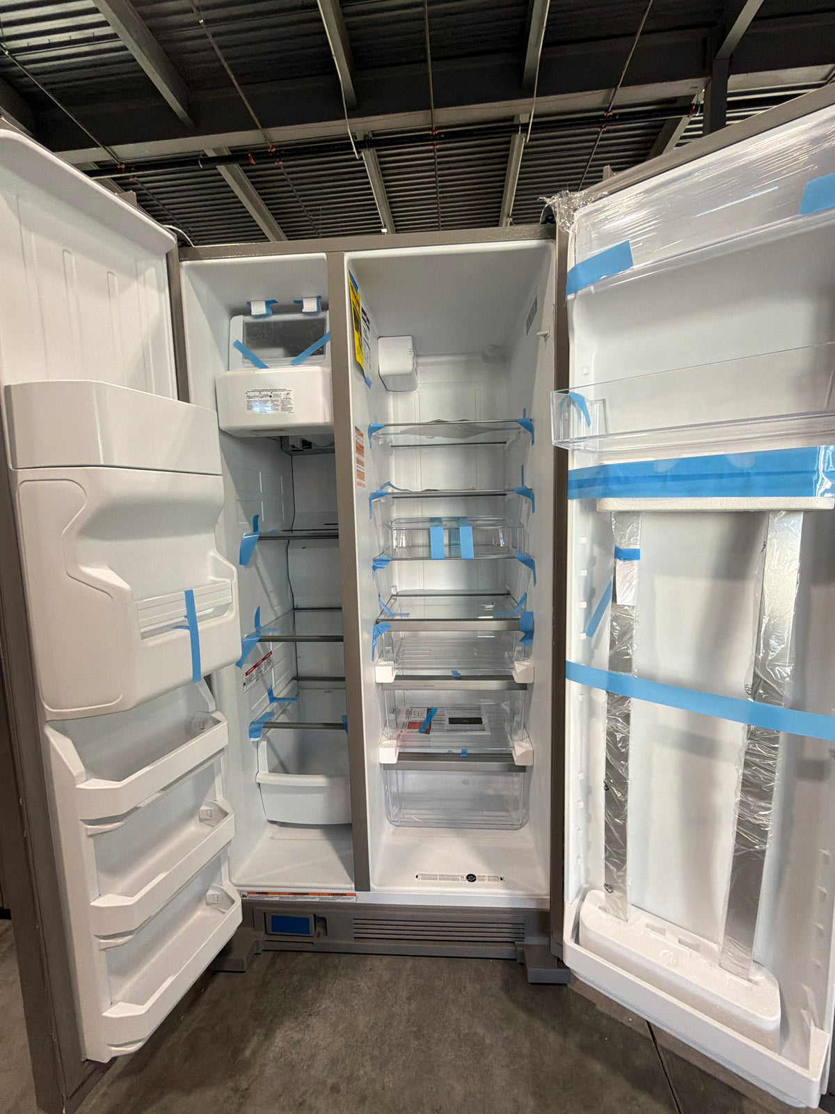 Whirlpool 24.6 cu ft Side-by-Side Refrigerator WRS325SDHZ - scratch and dent, Nampa ID (photo 4)
