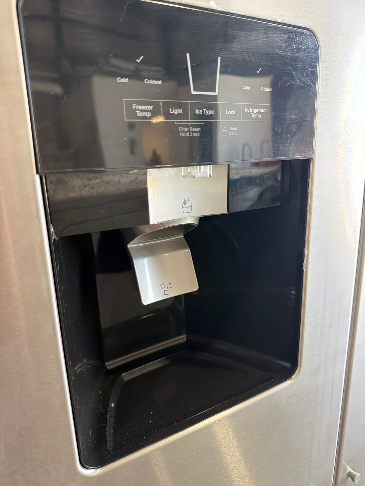 T10ID37 – WRS335SDHM Side-by-Side Refrigerator – Whirlpool