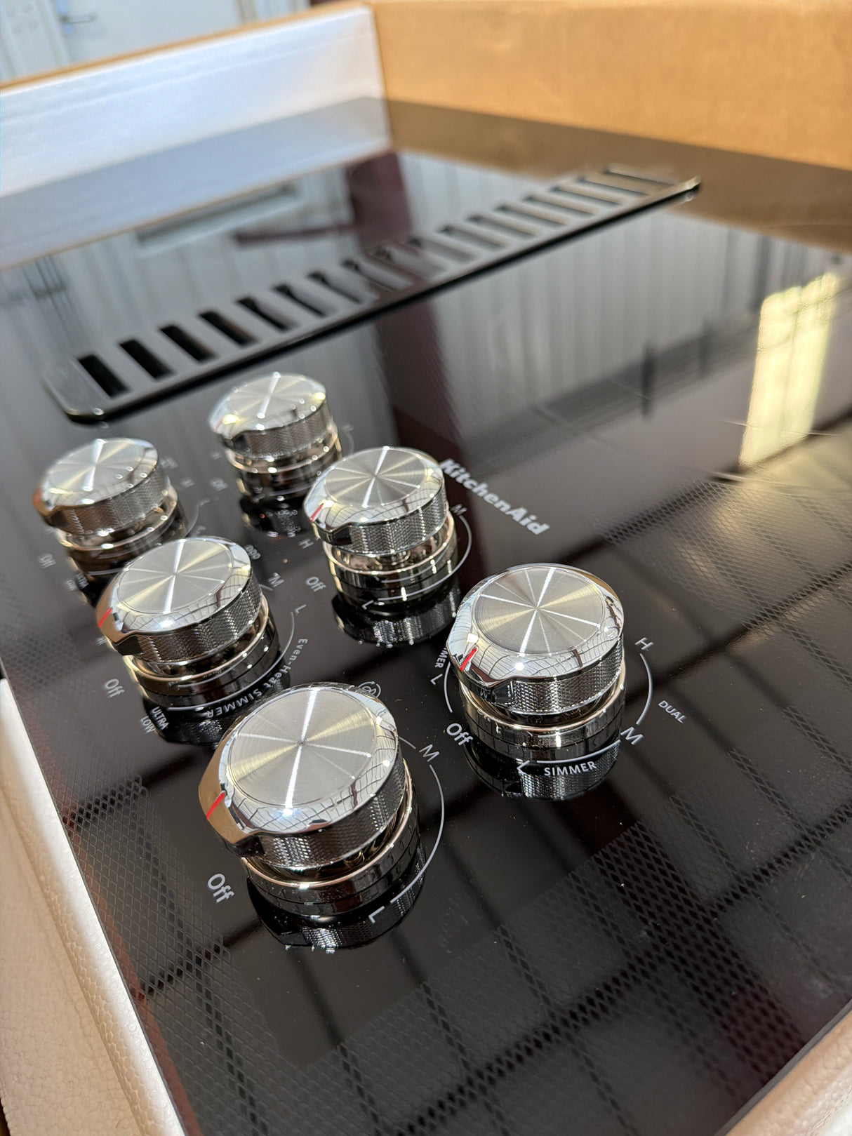 T7ID53 KitchenAid KCED606GBL 36" Electric Downdraft Cooktop with 5 Elements