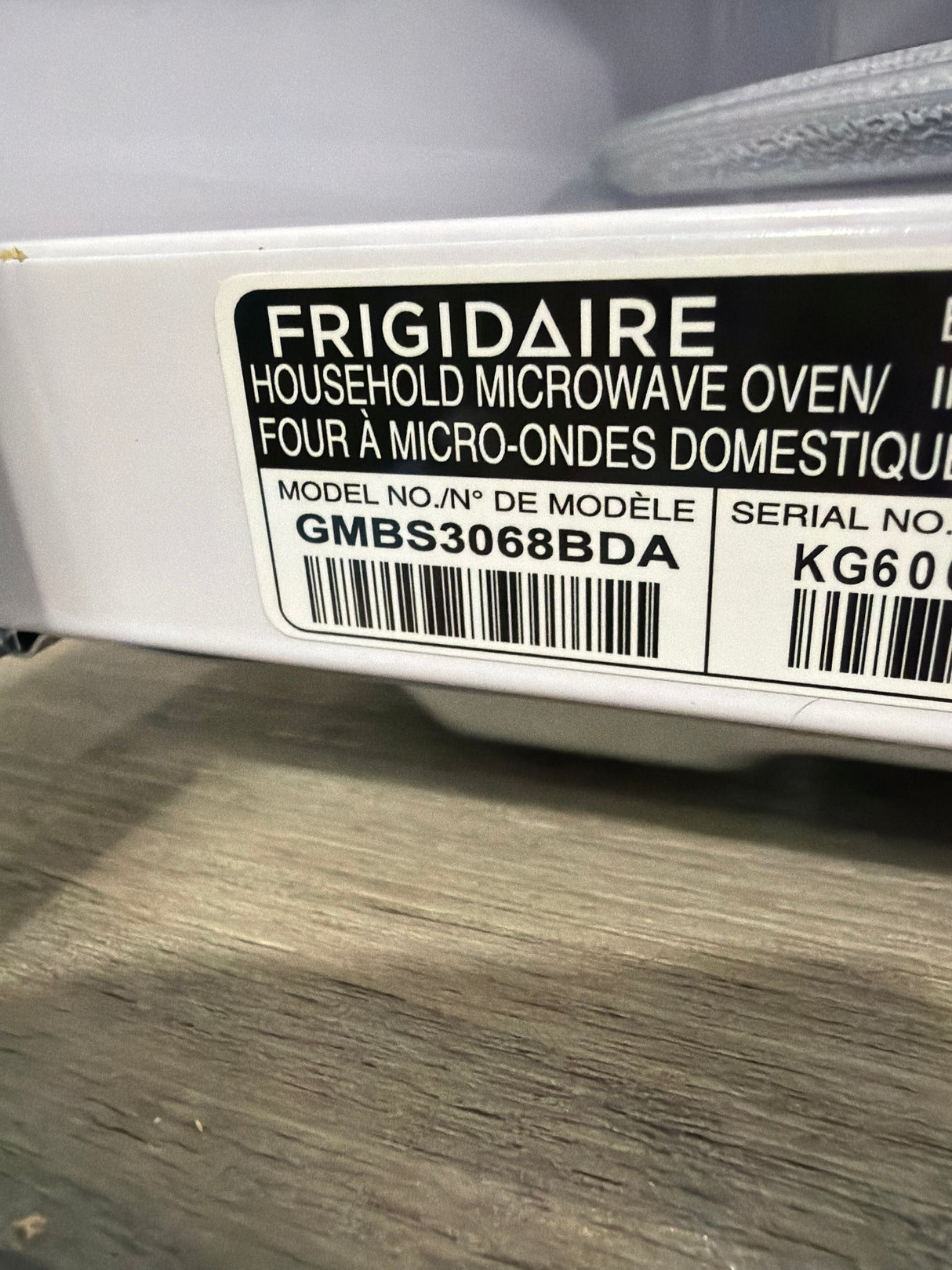 T9ID44 - Frigidaire GMBS3068BD Built-In Microwave