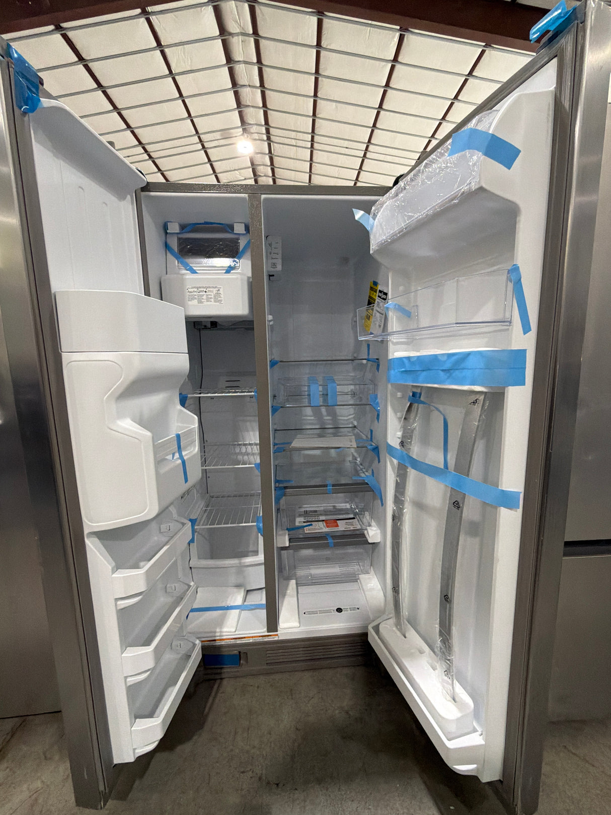 T10ID41 – WRS315SDHM Side-by-Side Refrigerator – Whirlpool