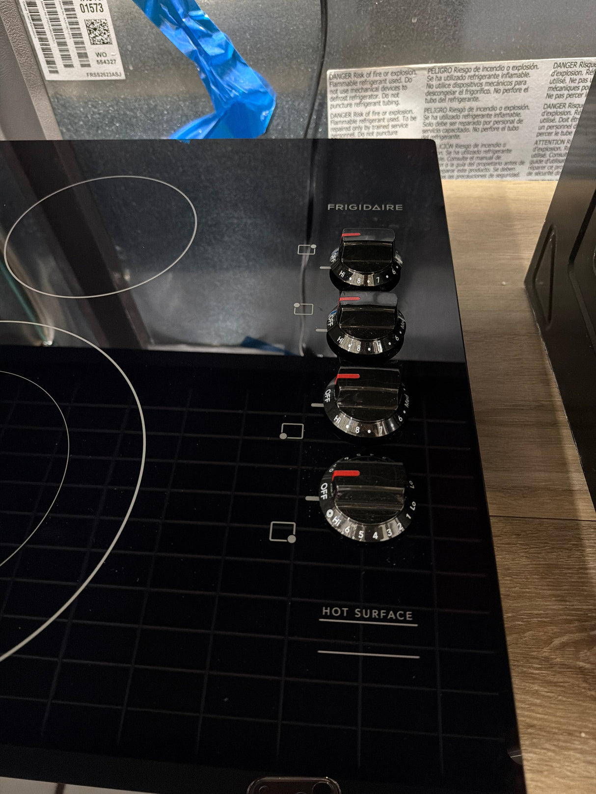 T6ID01 - Frigidaire - 30 in. Electric Cooktop in Black with 4 Burner Elements, including Quick Boil Burner & Ceramic Glass Surface - Black FFEC3025UB