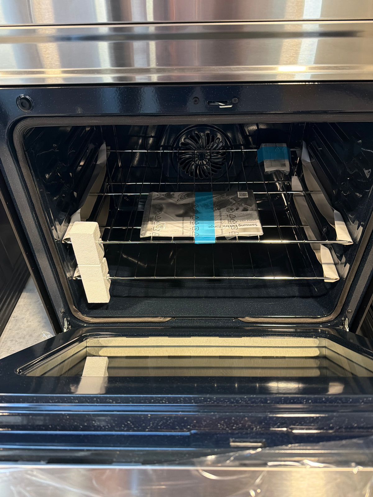 Samsung 6.3 cu ft Smart Electric Range with Air Fry & Convection NE63A6511SS/AA – T2NP20