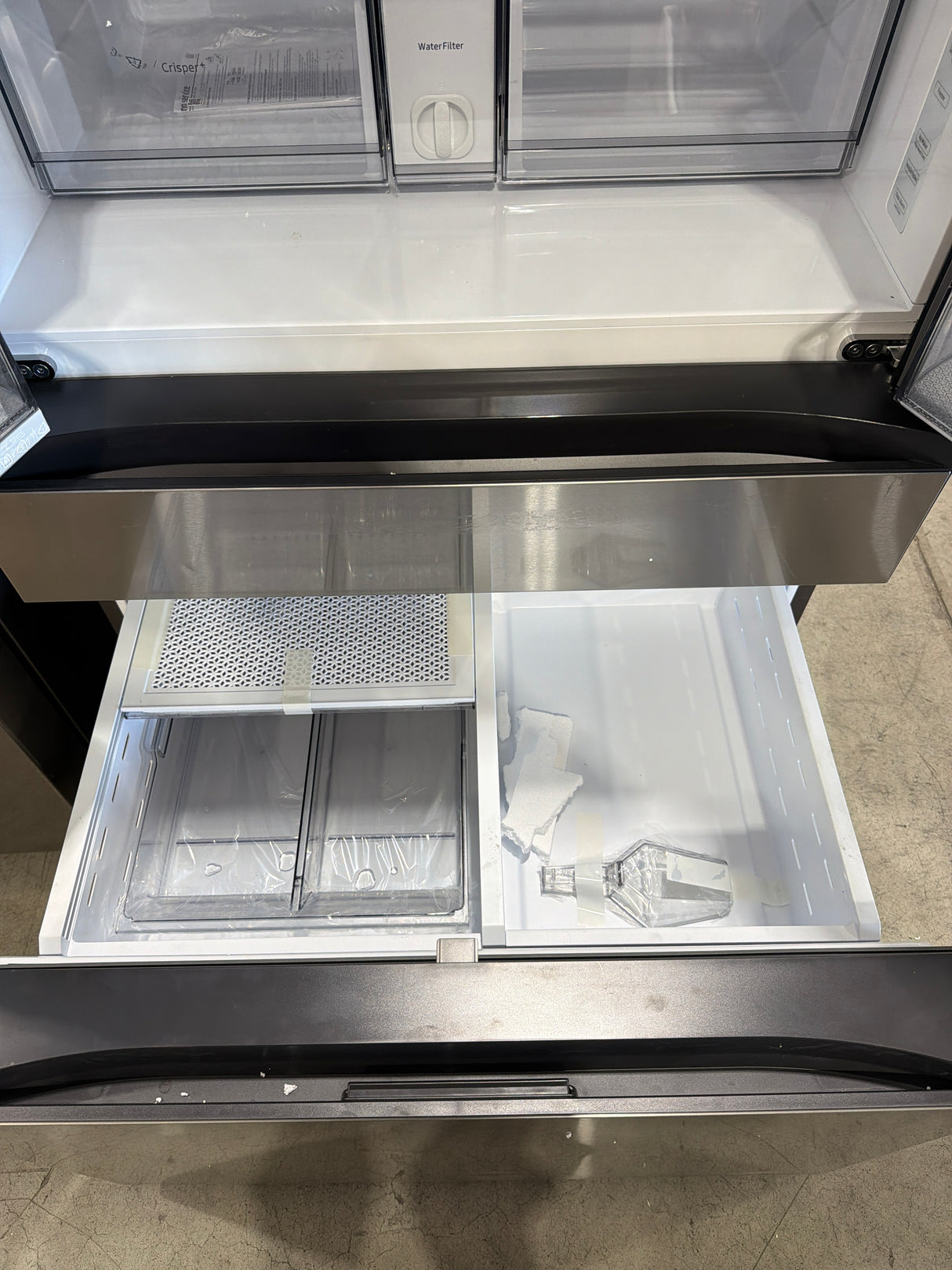 T8ID22 - Samsung RF29BB8600QLAA Bespoke 4-Door French Door Refrigerator