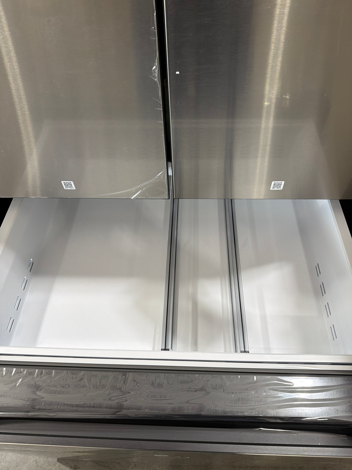 T11ID25 Samsung 29 cu ft 4-Door French Door Refrigerator with Beverage Center RF70F29MERAA –