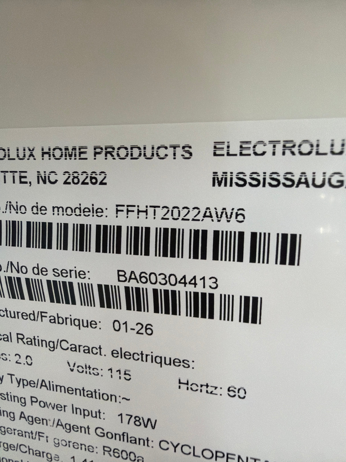 T9ID16 - Frigidaire FFHT2022AW Top Freezer Refrigerator