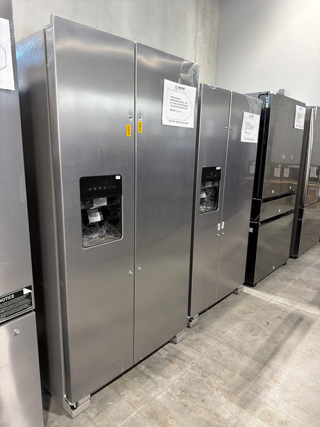 Whirlpool 24.6 cu ft Side-by-Side Refrigerator WRS315SDHM - scratch and dent, Nampa ID (photo 2)
