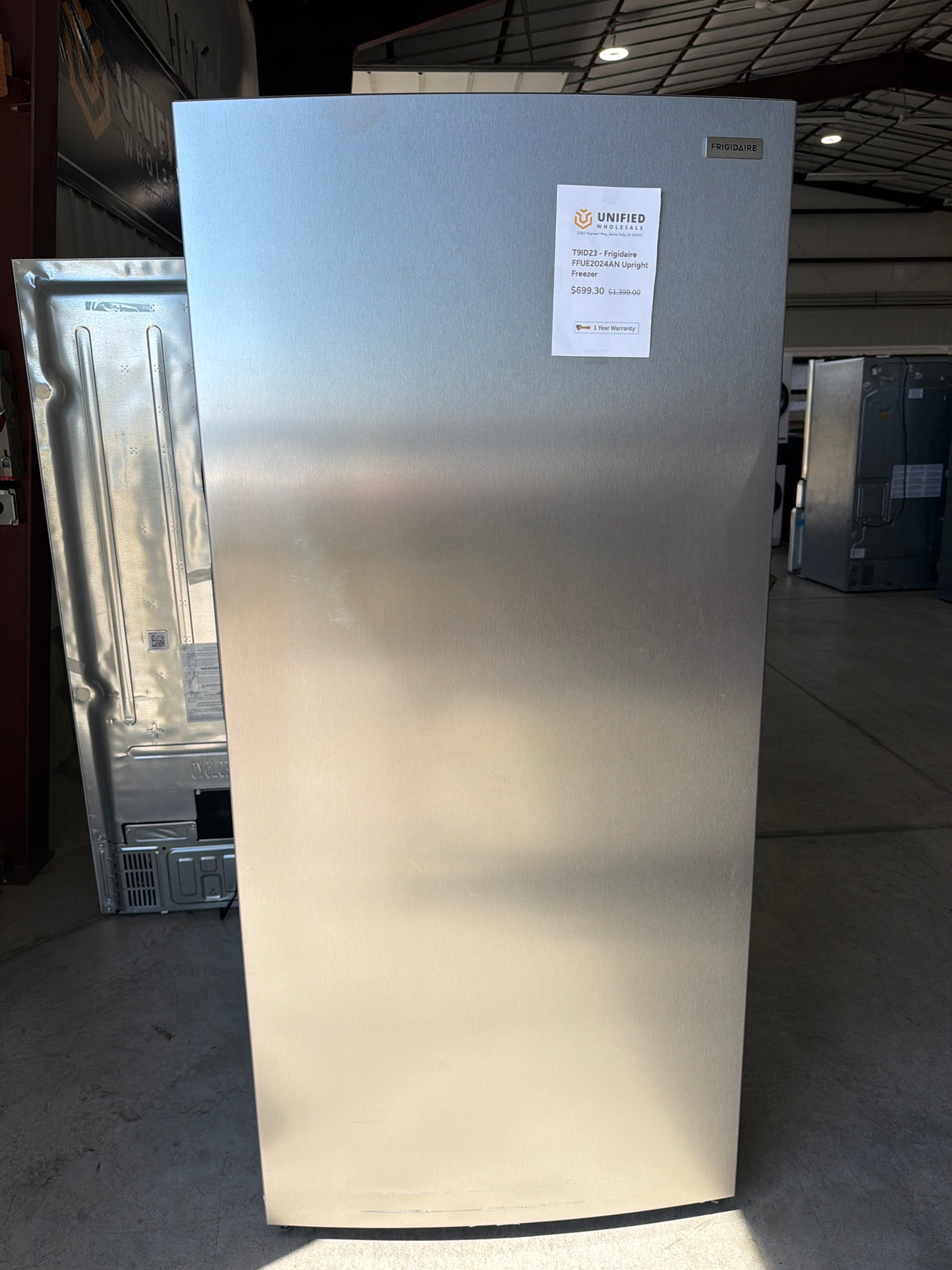T9ID21 - Frigidaire FFUE2022AF Upright Freezer