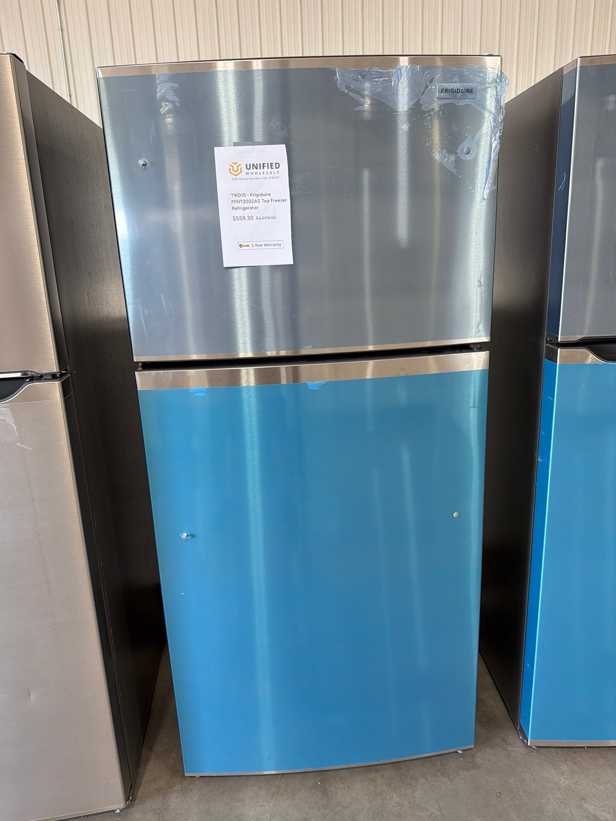 T9ID15 - Frigidaire FFHT2022AS Top Freezer Refrigerator
