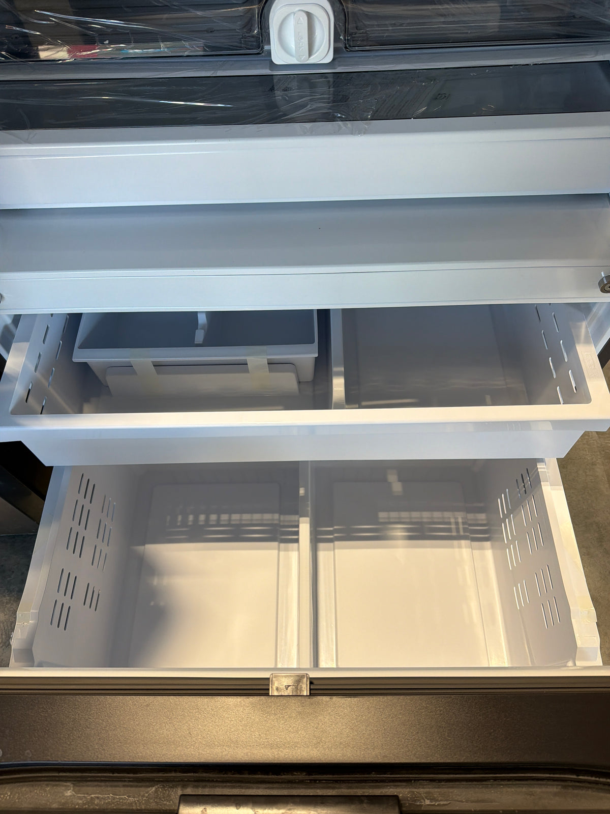 Samsung 32 cu ft French Door Refrigerator RF32CG5B30SRAA – T2NP29