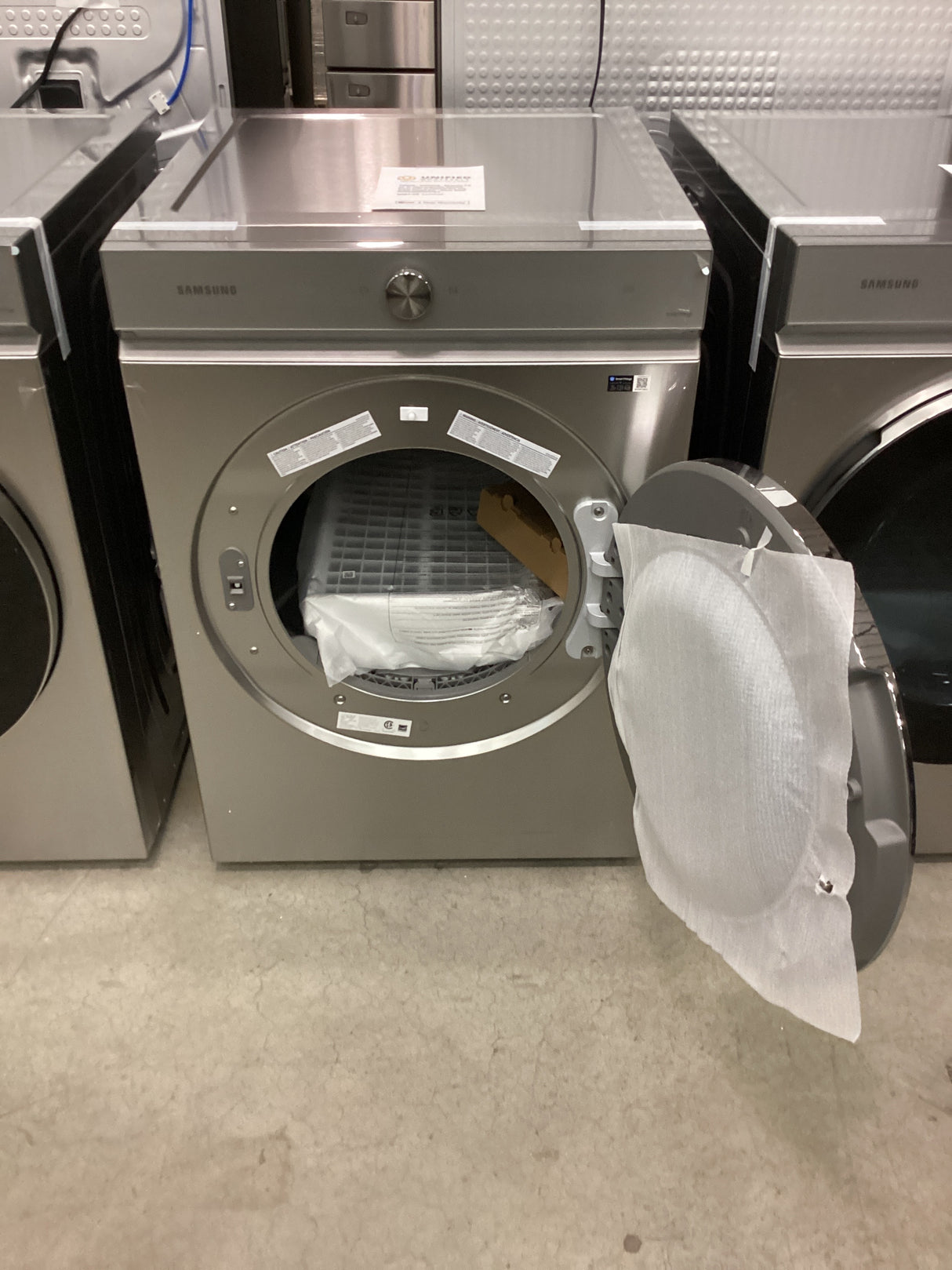 T3ID09 - Samsung - Bespoke 7.6 cu. ft. Ultra Capacity Electric Dryer with AI Optimal Dry and Super Speed Dry - Silver Steel DVE53BB8900TA3
