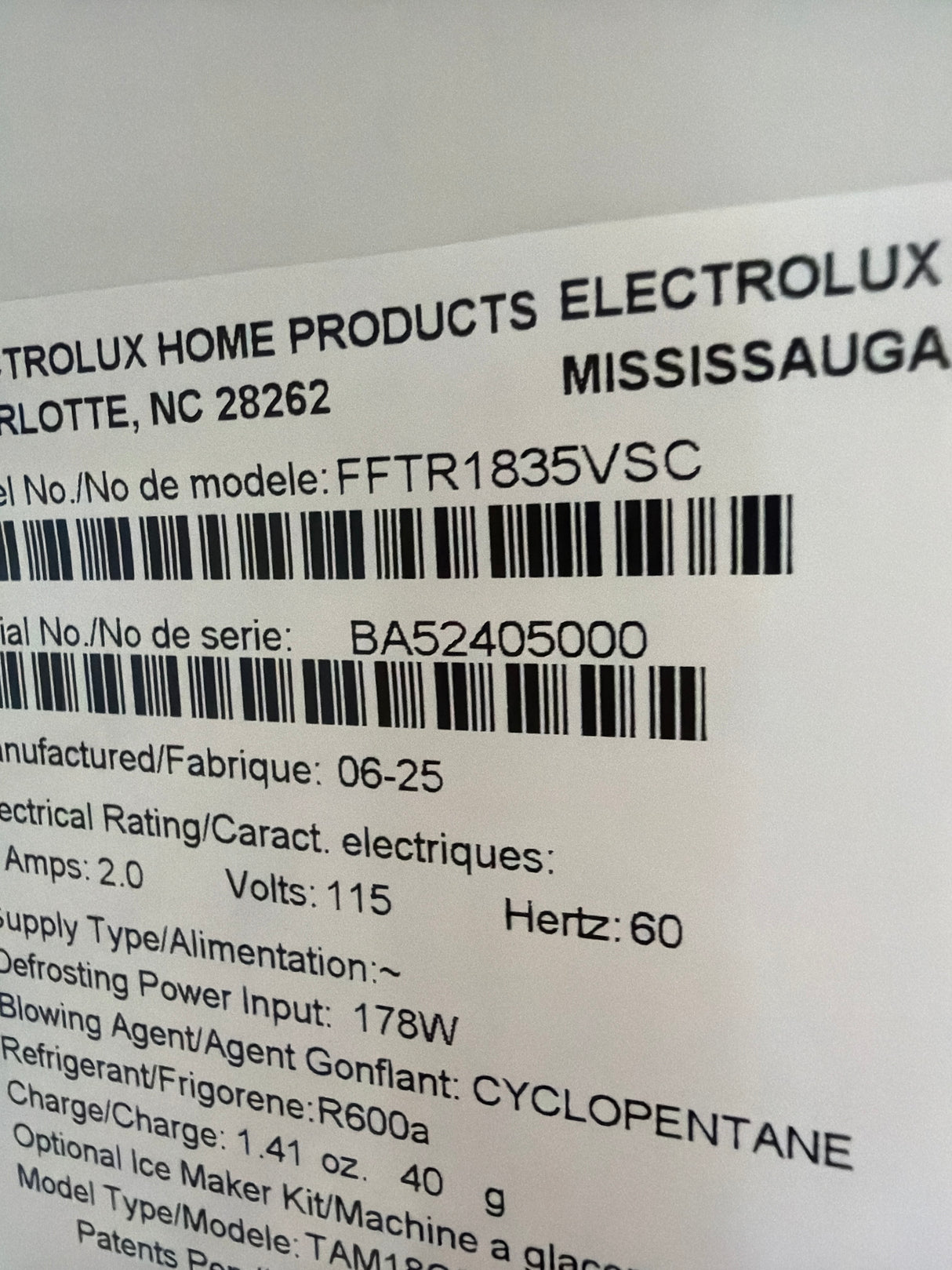 T9ID18 - Frigidaire FFTR1835VS Top Freezer Refrigerator