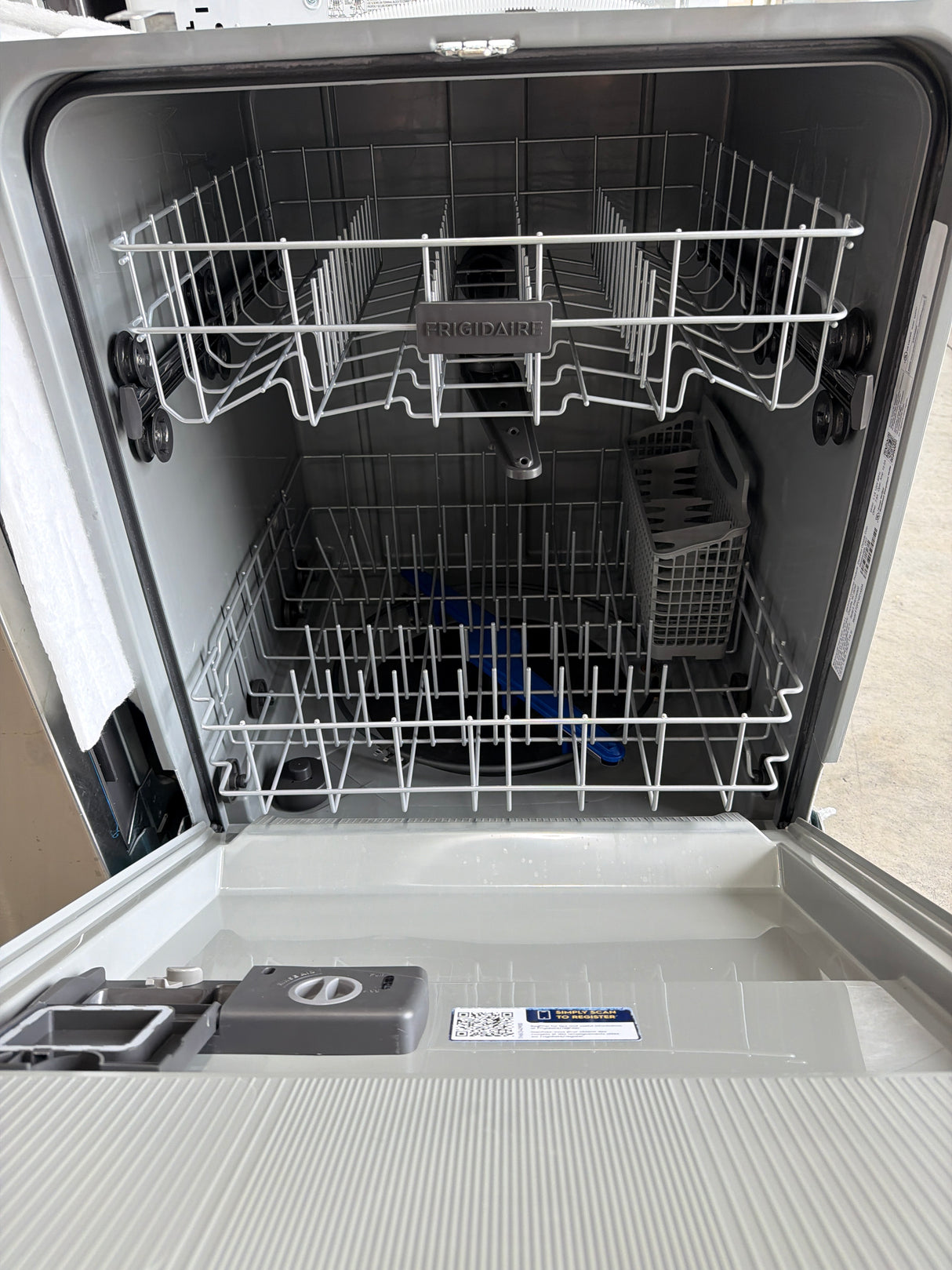 T9ID08 - Frigidaire FDPC4221AS Built-In Dishwasher