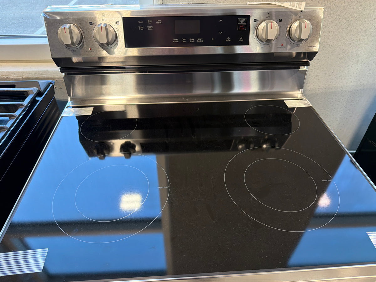 Samsung 6.3 cu ft Freestanding Electric Range with Griddle NE63A6111SS/AA – T2NP19