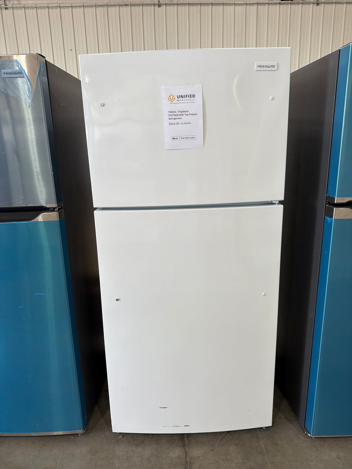 T9ID16 - Frigidaire FFHT2022AW Top Freezer Refrigerator