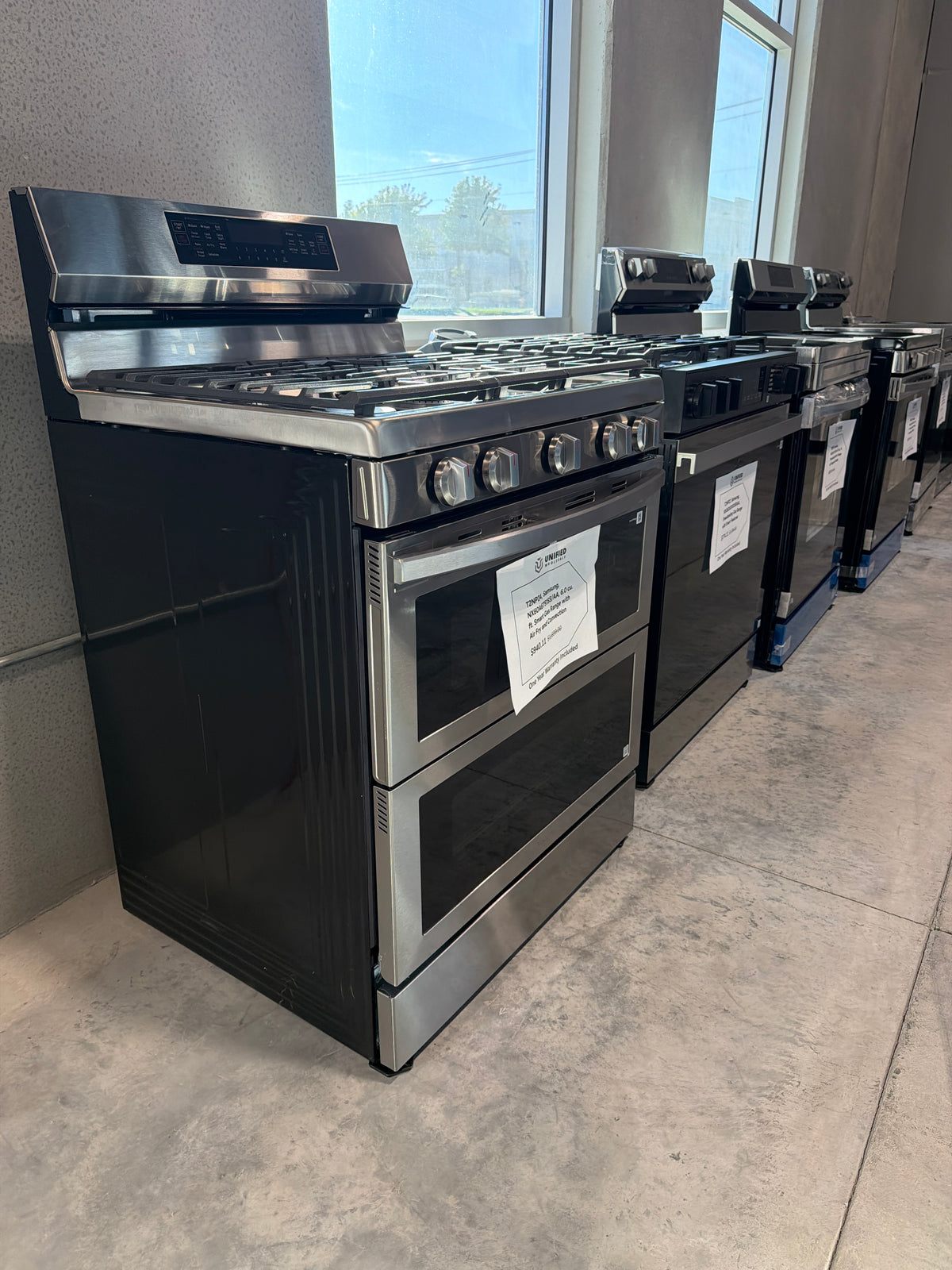 Samsung 6.0 cu ft Smart Gas Range with Air Fry & Convection NX60A6751SS/AA – T2NP24