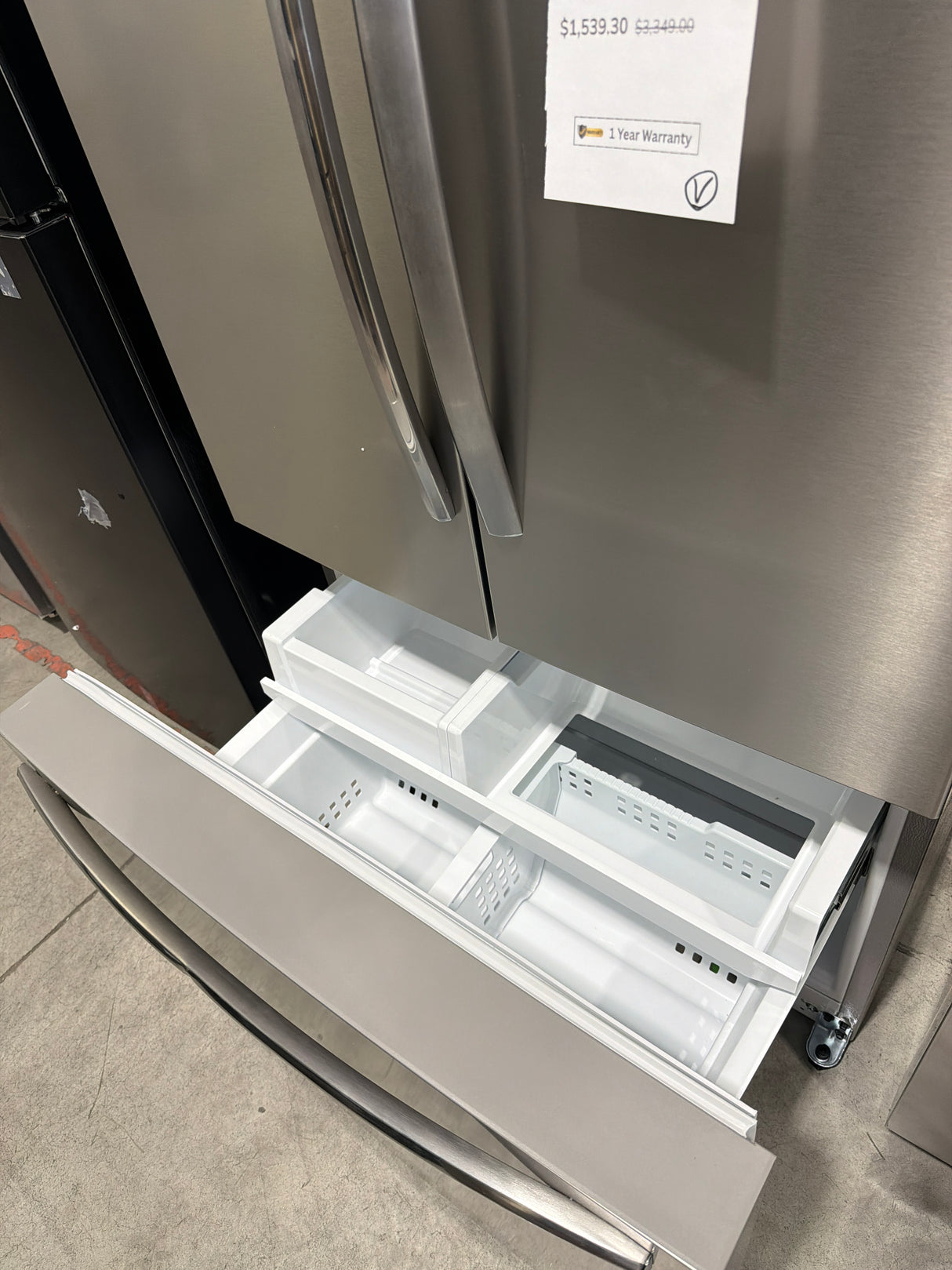 T9ID48 - Frigidaire GRFG2353AF French Door Refrigerator