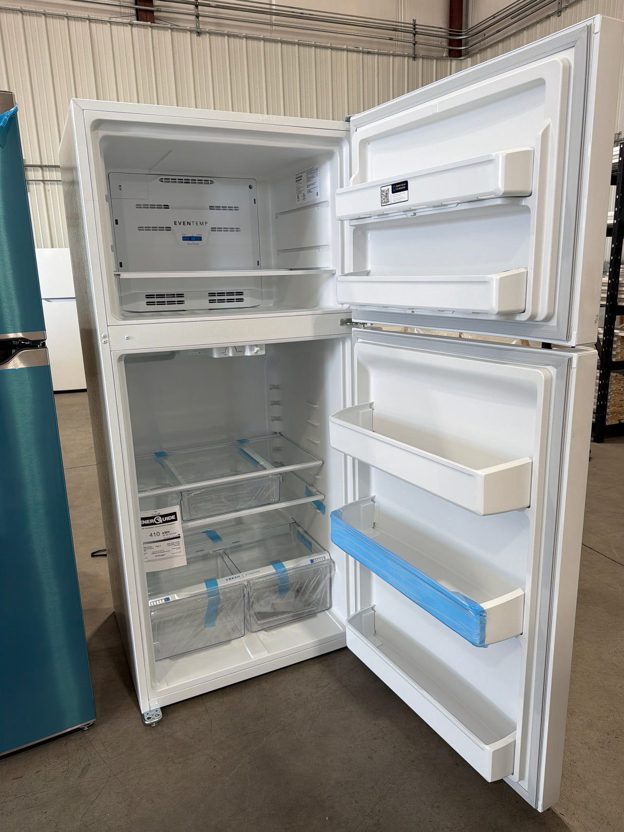 T9ID20 - Frigidaire FFTR1835VW Top Freezer Refrigerator