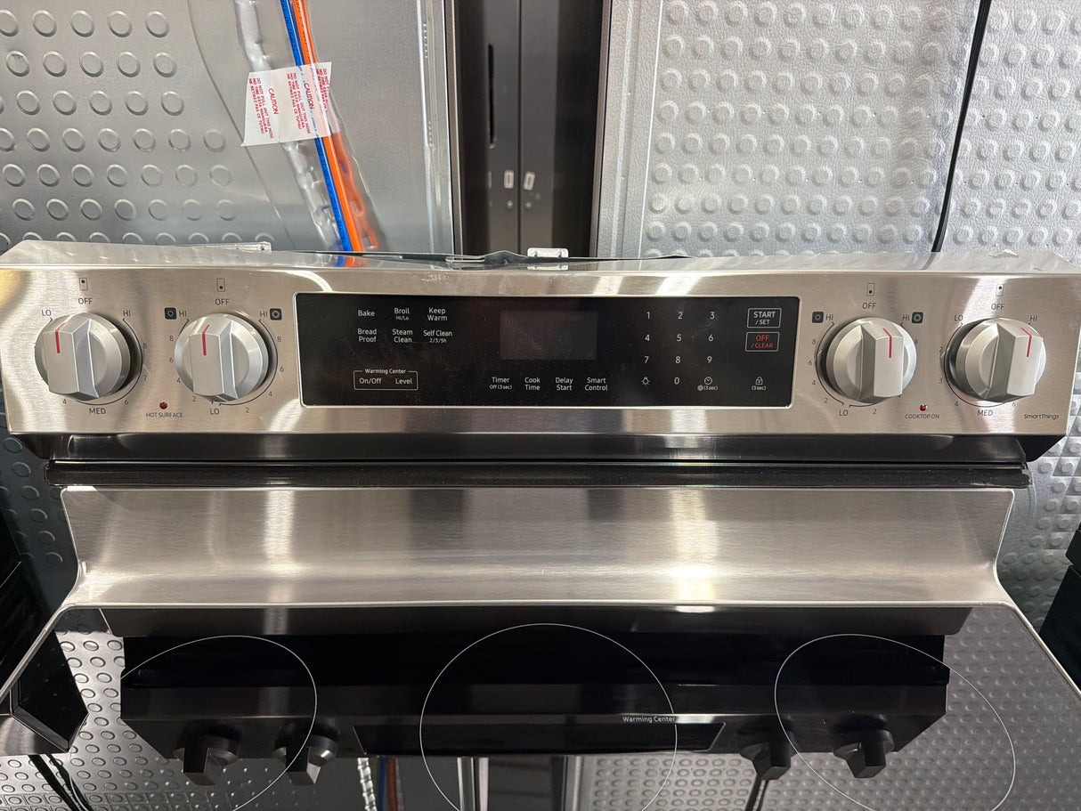 T12ID25 - Samsung NE63A6311SS/AA 6.3 cu. ft. Freestanding Electric Range