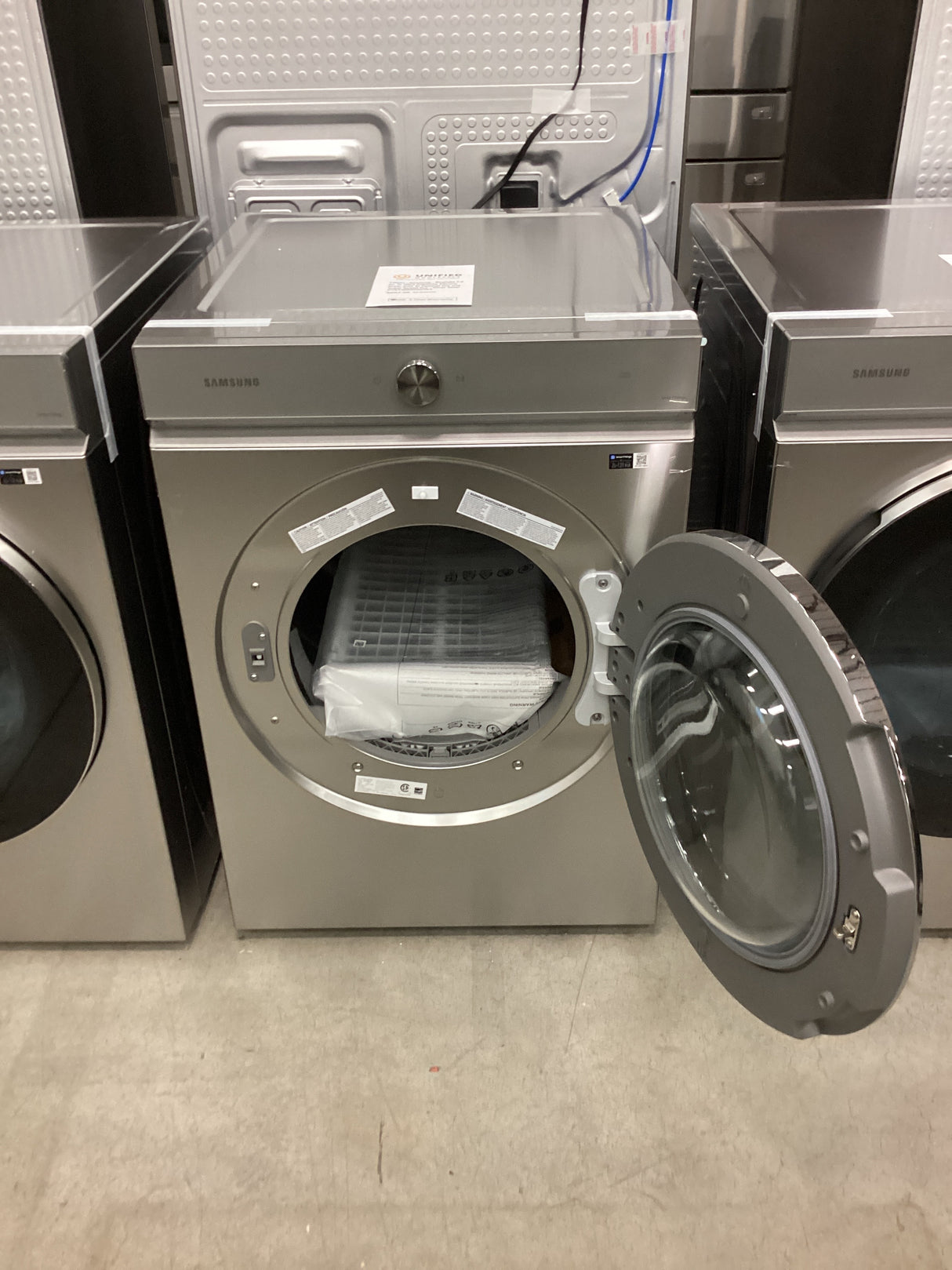 T3ID11 - Samsung - Bespoke 7.6 cu. ft. Ultra Capacity Electric Dryer with AI Optimal Dry and Super Speed Dry - Silver Steel DVE53BB8900TA3