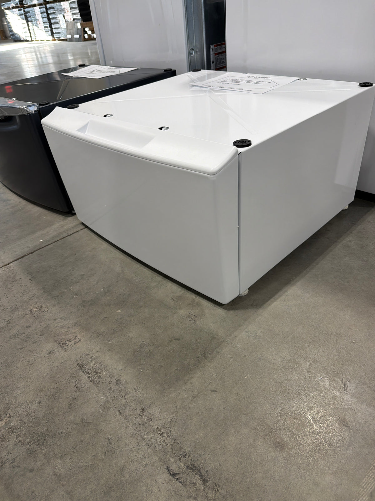 Whirlpool Laundry Pedestal with Storage Drawer WFP2715HW - scratch and dent, Nampa ID (photo 3)